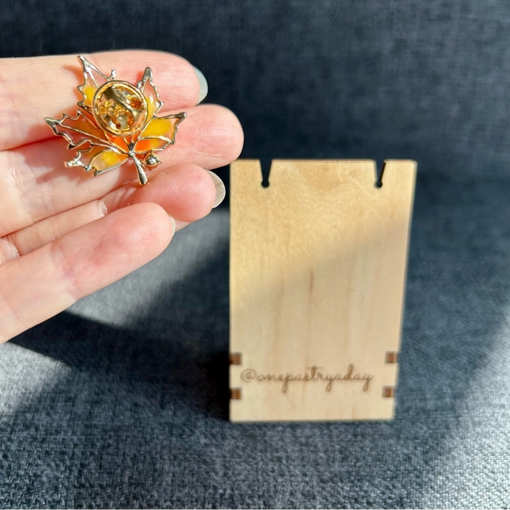 Maple Leaf Resin Pin Brooch, Orange, Yellow, Gold - Picture 11 of 17